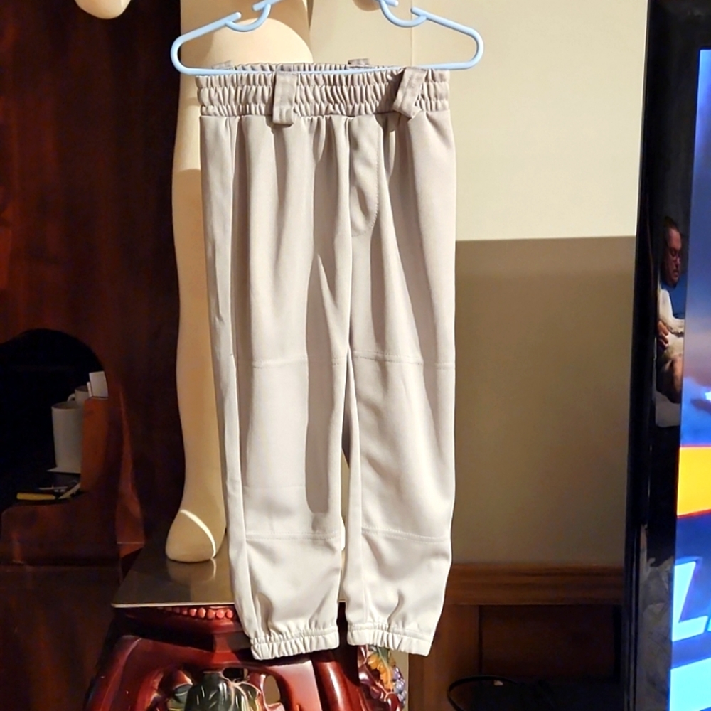 NEW BOYS QBK PANTS COLOR IS GREY. ELASTIC WAIST. SIZE 4T.         ,